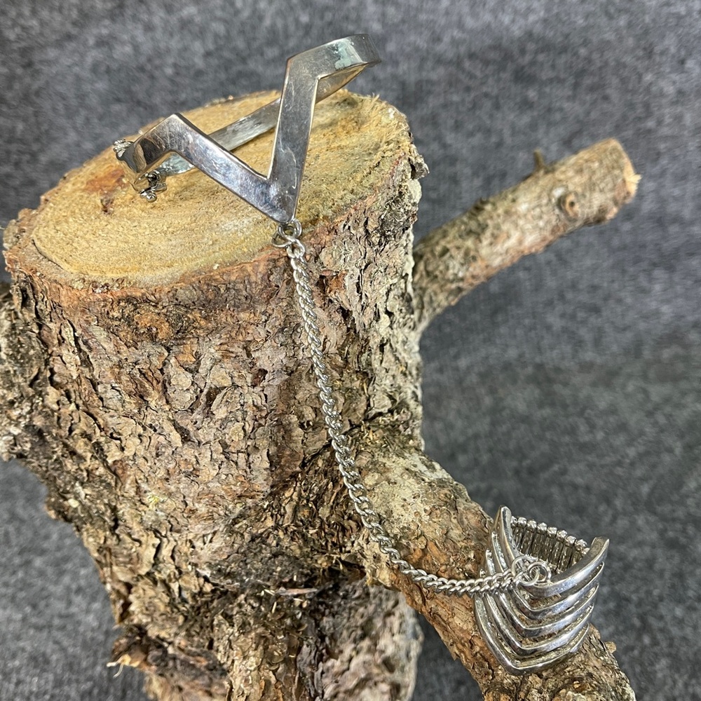 Cuffed Bracelet With Elastic Ring - image 3